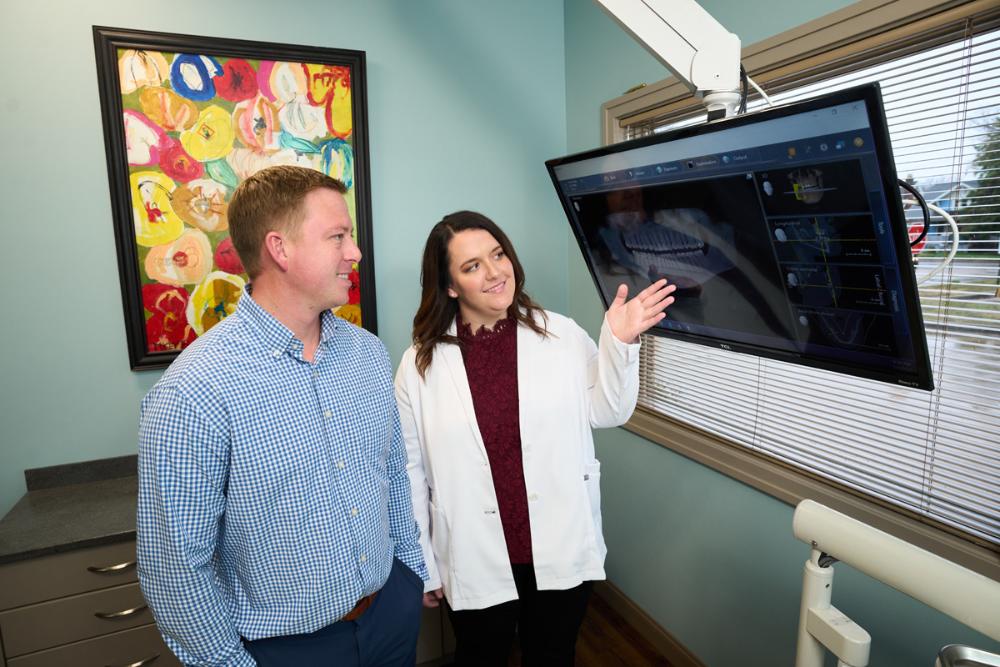 teeth images shown in the monitor