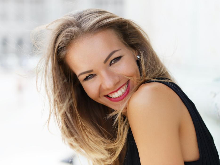 woman smiling in evansville in