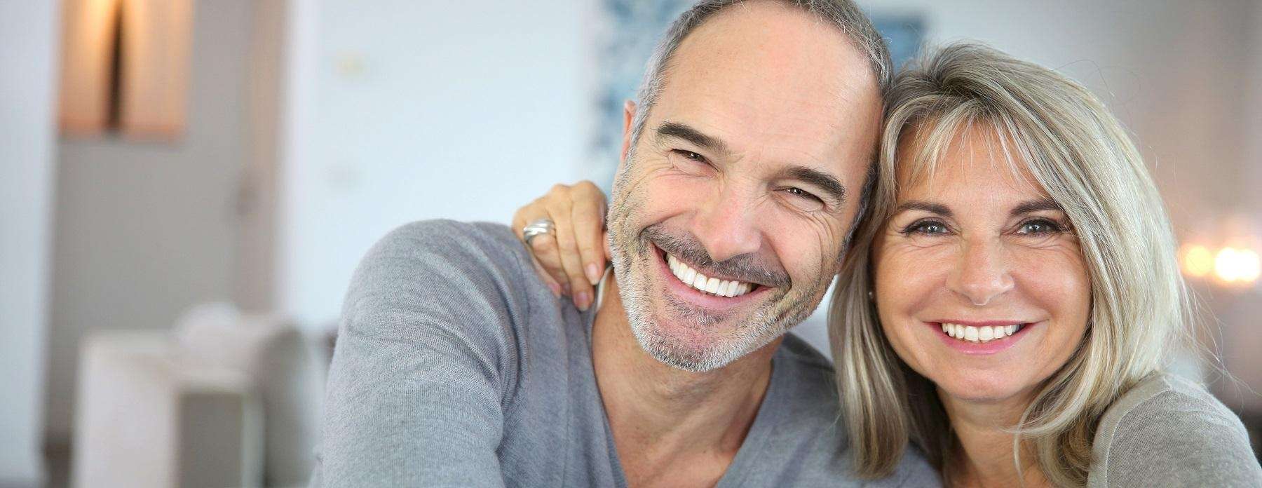 couple with beautiful smiles in Evansville IN
